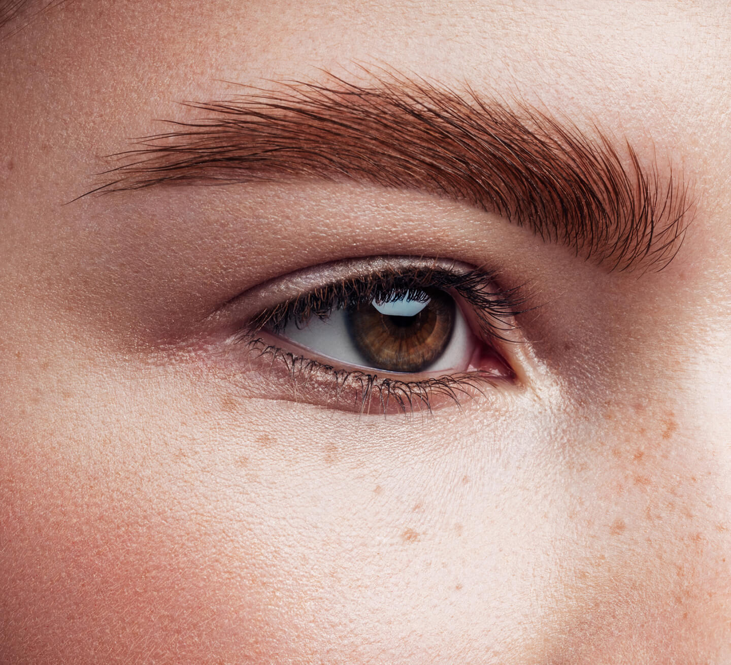 womans eye with freckles